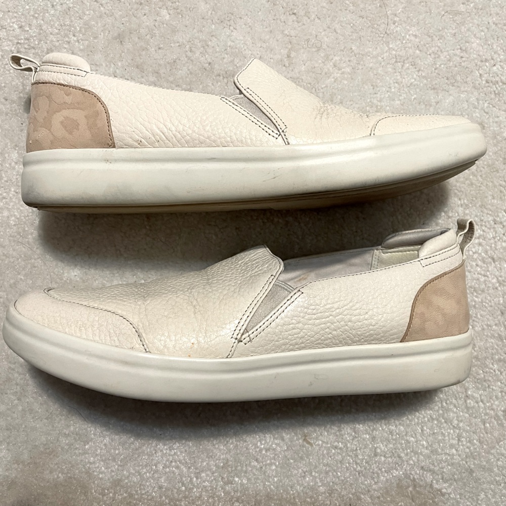 Vionic Penelope Slip-On Cream Textured Leopard Sz 10